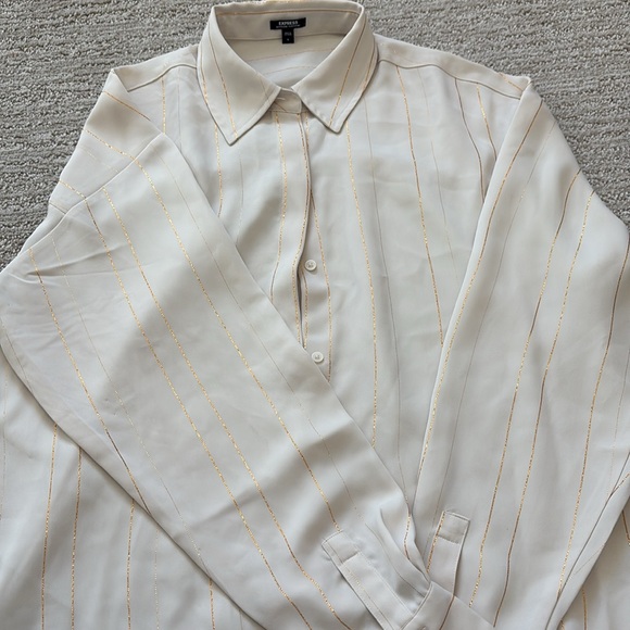 Woman’s Express Blouse in Cream and Gold - Picture 2 of 7